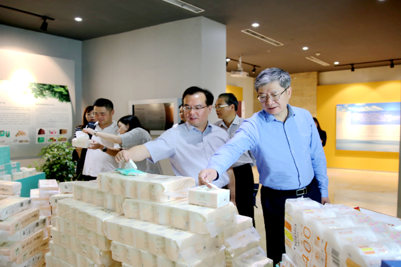 2019年 5月22日，時任浙江省社會組織綜合黨委專職副書記、省民政廳社會組織管理局局長蔡國華蒞臨景興紙業(yè)調(diào)研企業(yè)發(fā)展情況和黨建工作